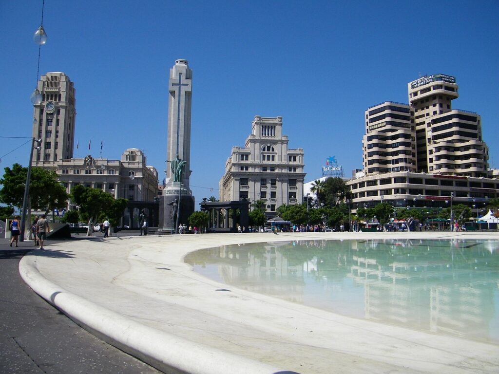 Canarias registra un aumento del 0,3% en el número de empresas inscritas en la Seguridad Social en abril de 2025
